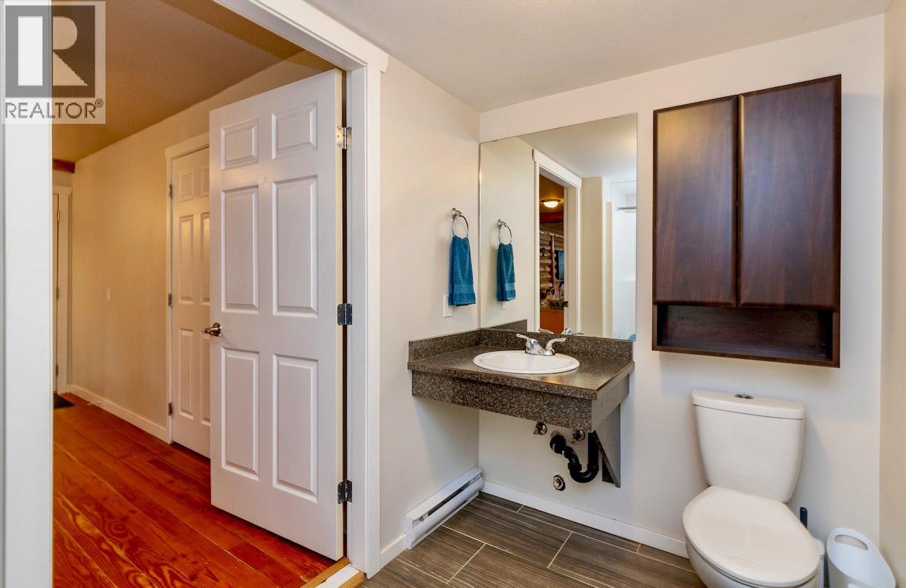 5327 Squilax-Anglemont Road - 38