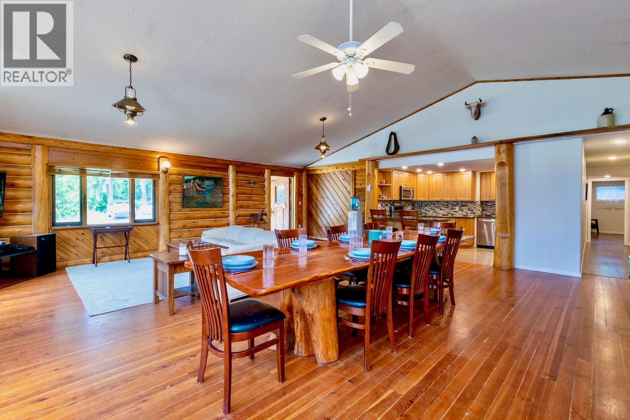 5327 Squilax-Anglemont Road - 17