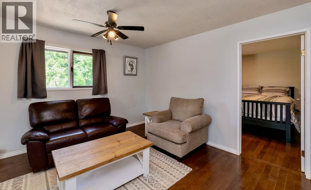 5327 Squilax-Anglemont Road - 45