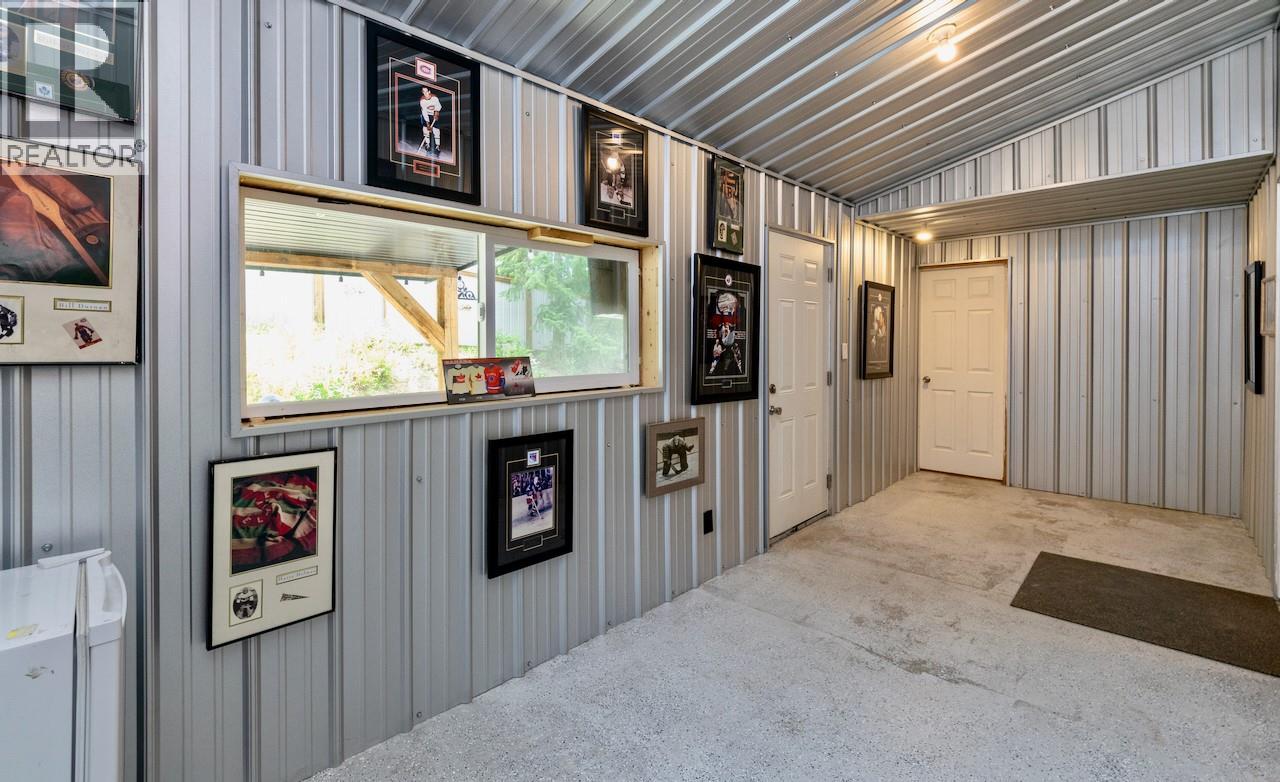 5327 Squilax-Anglemont Road - 40