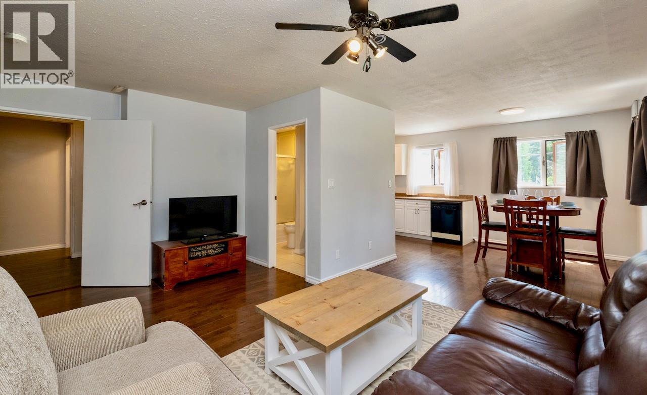 5327 Squilax-Anglemont Road - 44