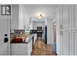 Kitchen - 740 Sherwood Drive, Kamloops, BC V2B4E5 Photo 8