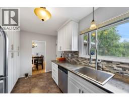 Bedroom - 740 Sherwood Drive, Kamloops, BC V2B4E5 Photo 6