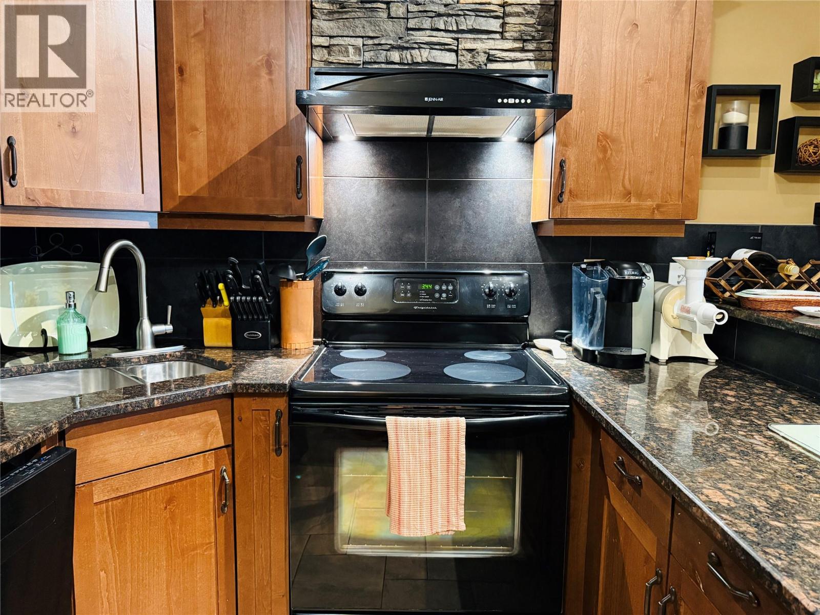 7495 COLUMBIA Avenue Unit# 2103, Radium Hot Springs