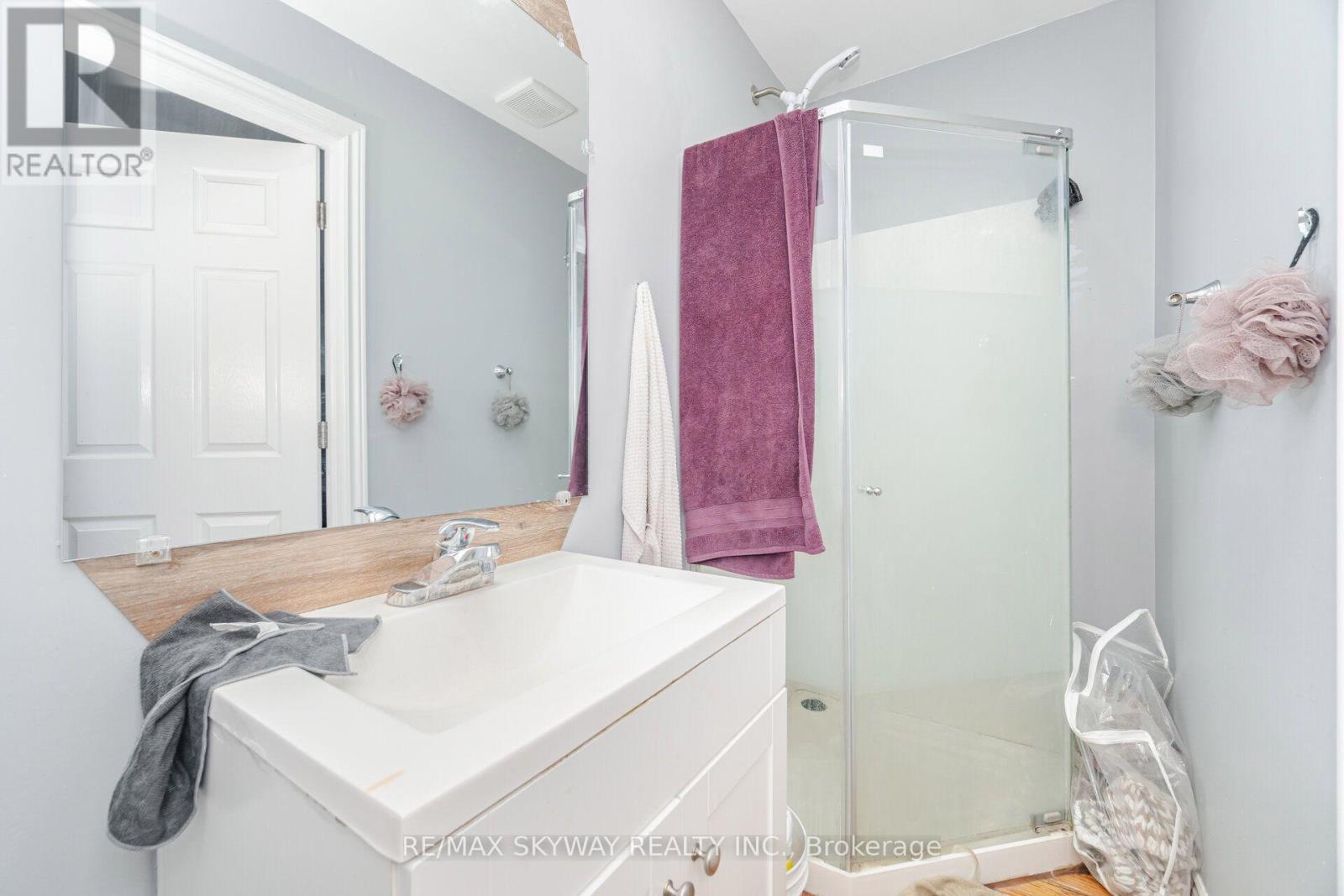 102 QUEEN STREET S - 14