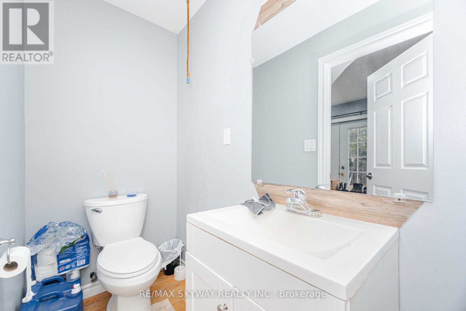 102 QUEEN STREET S - 15