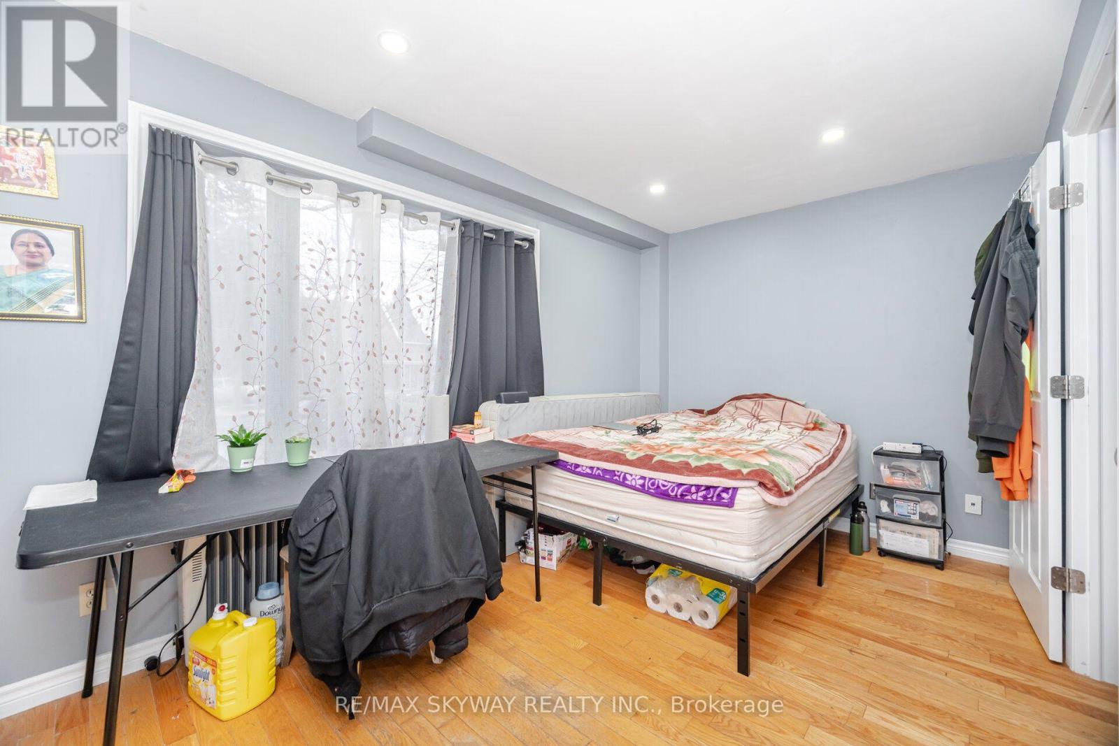 102 QUEEN STREET S - 16