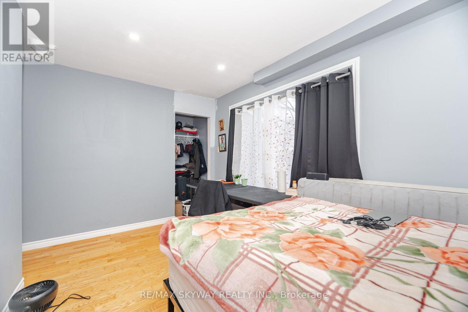 102 QUEEN STREET S - 17
