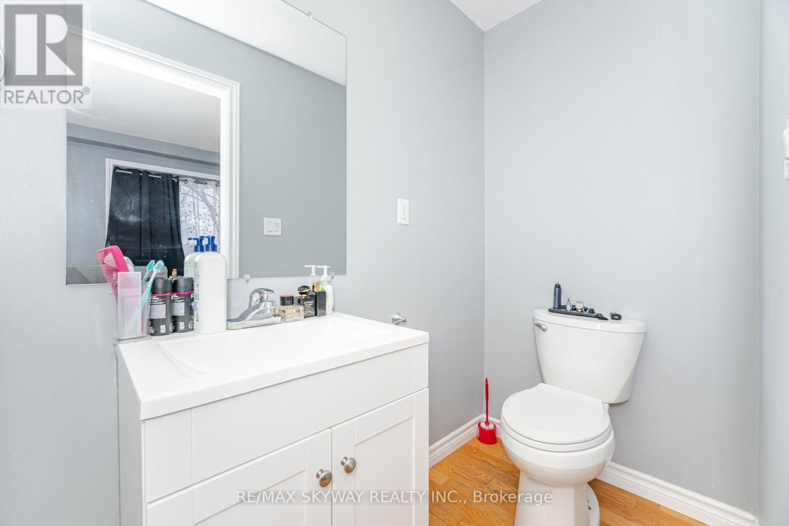 102 QUEEN STREET S - 19