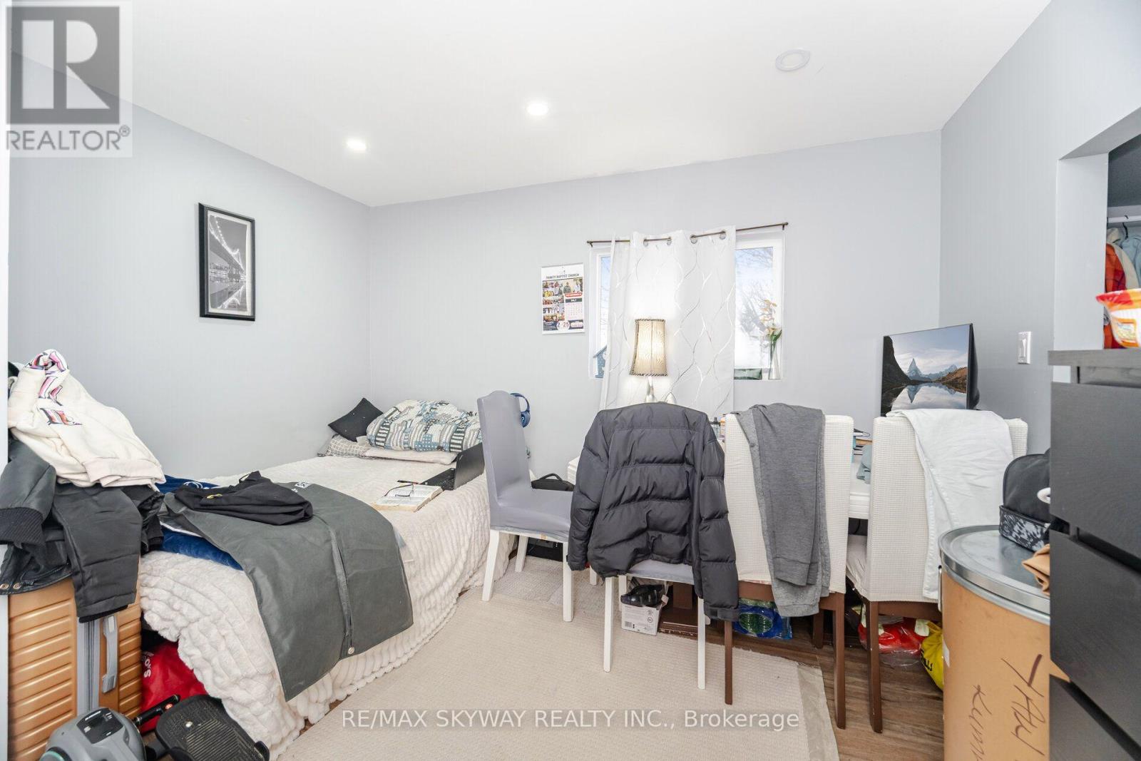 102 QUEEN STREET S - 24
