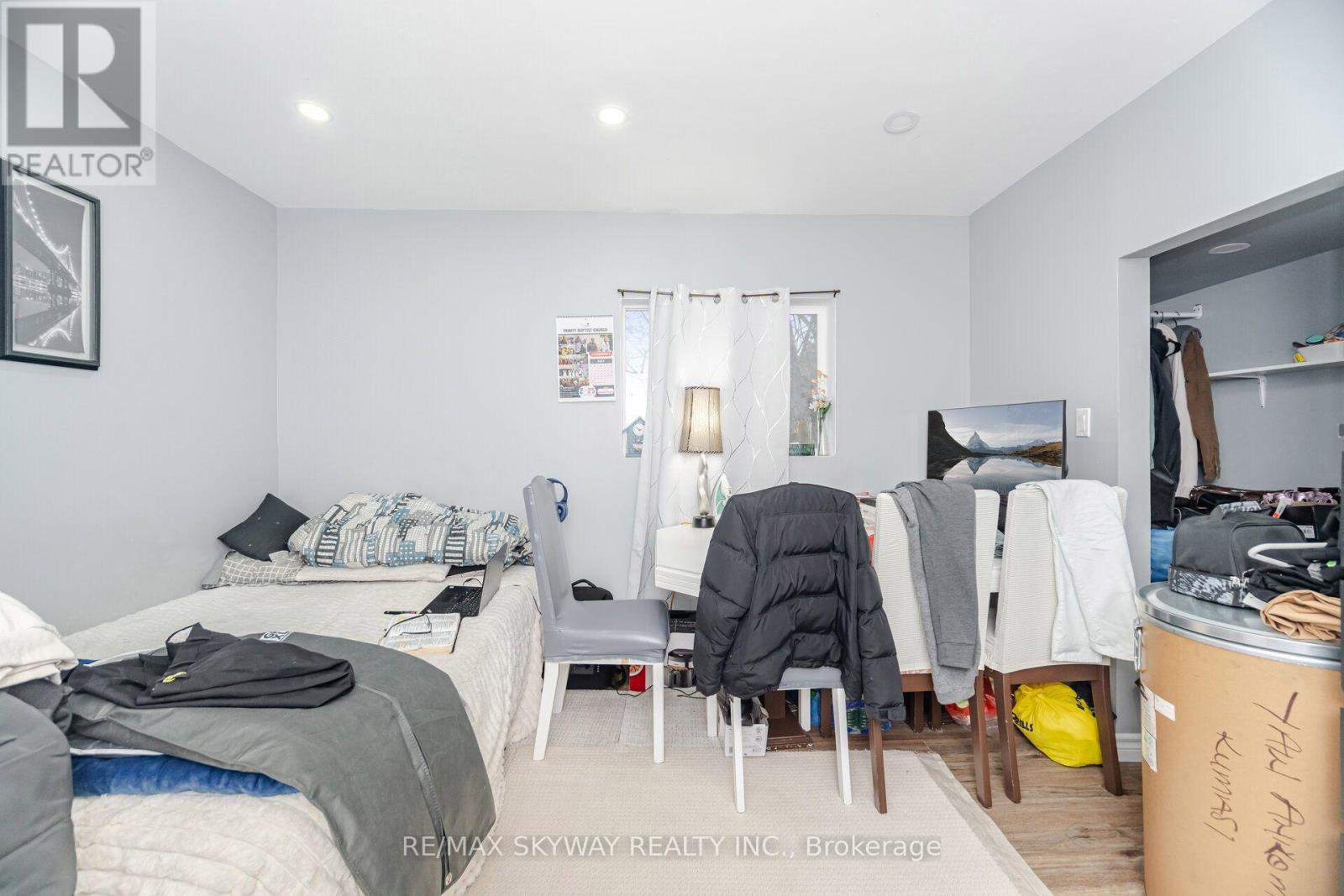 102 QUEEN STREET S - 25