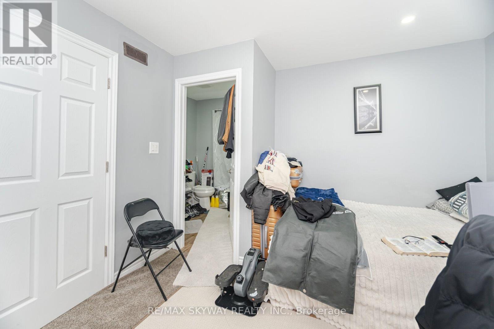 102 QUEEN STREET S - 26