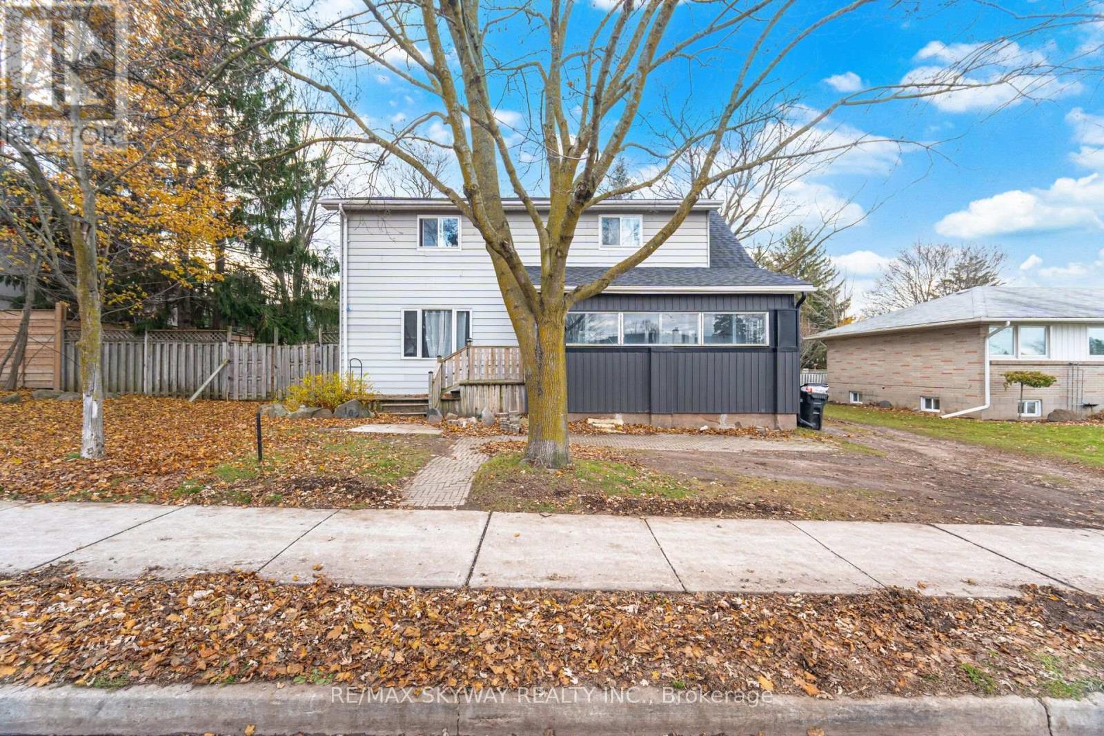 102 QUEEN STREET S - 3