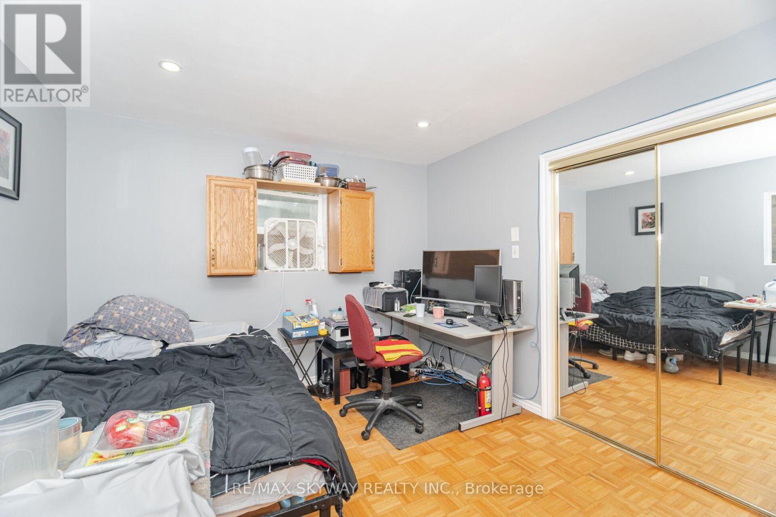 102 QUEEN STREET S - 33