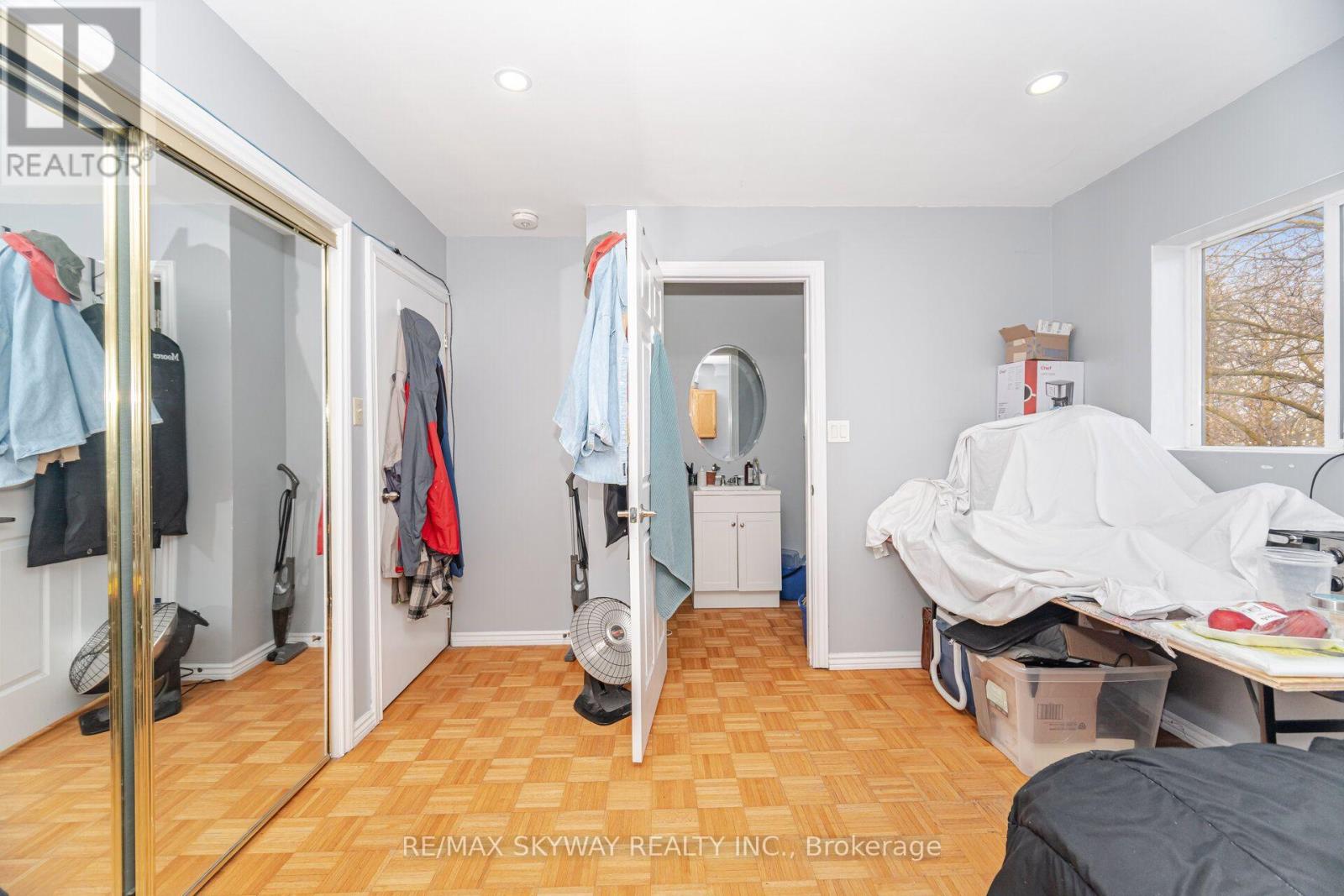 102 QUEEN STREET S - 34