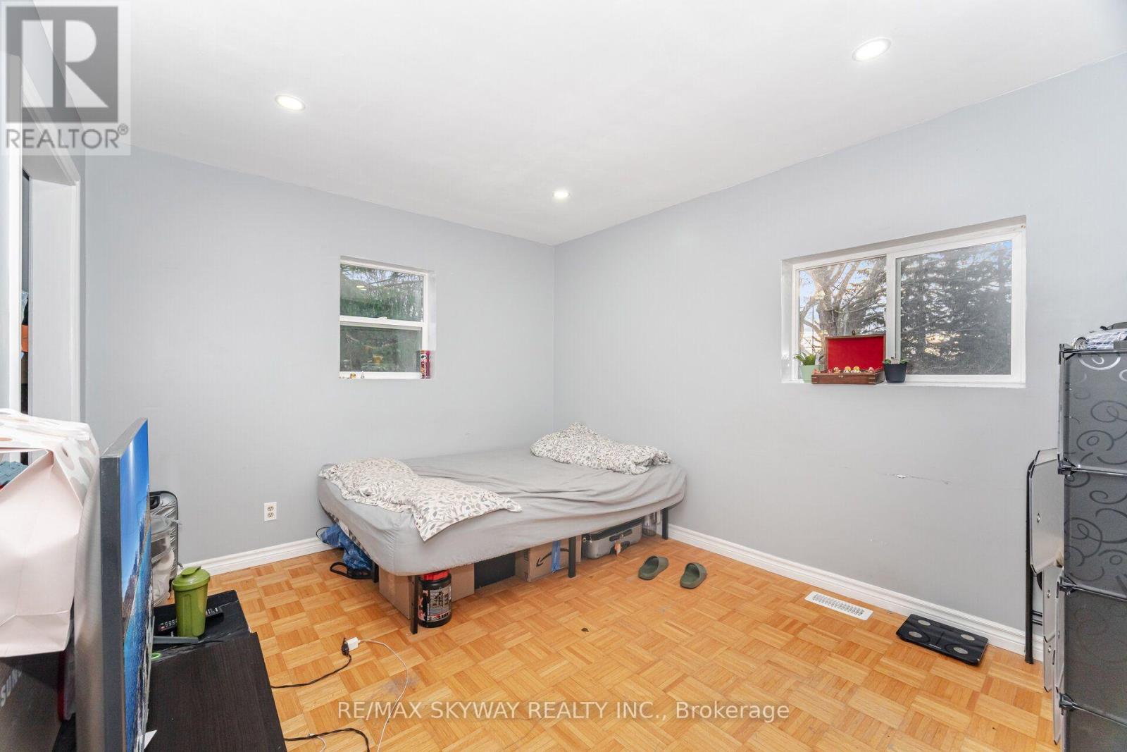 102 QUEEN STREET S - 37