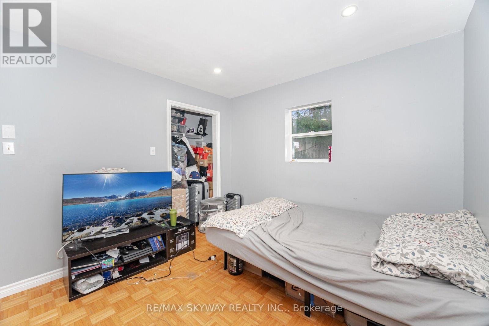 102 QUEEN STREET S - 38