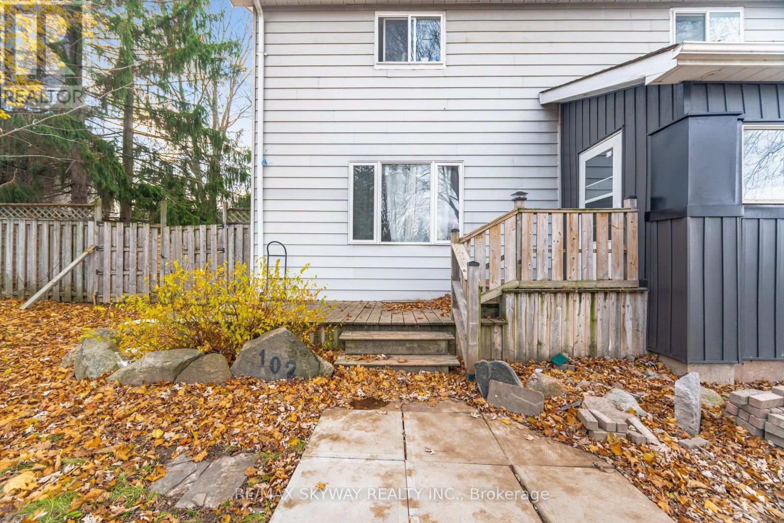 102 QUEEN STREET S - 49