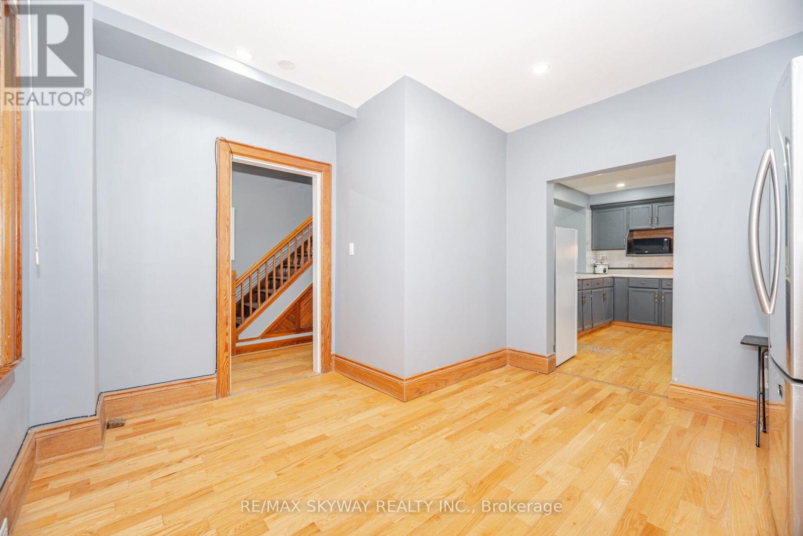 102 QUEEN STREET S - 5