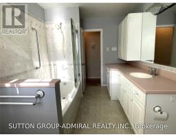 86 Hamilton Drive, Newmarket, ON L3Y3E8 Photo 16