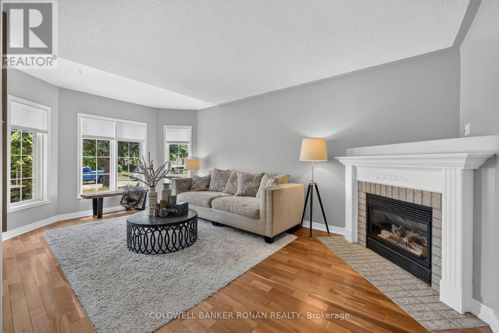 61 DARLING CRESCENT - 11