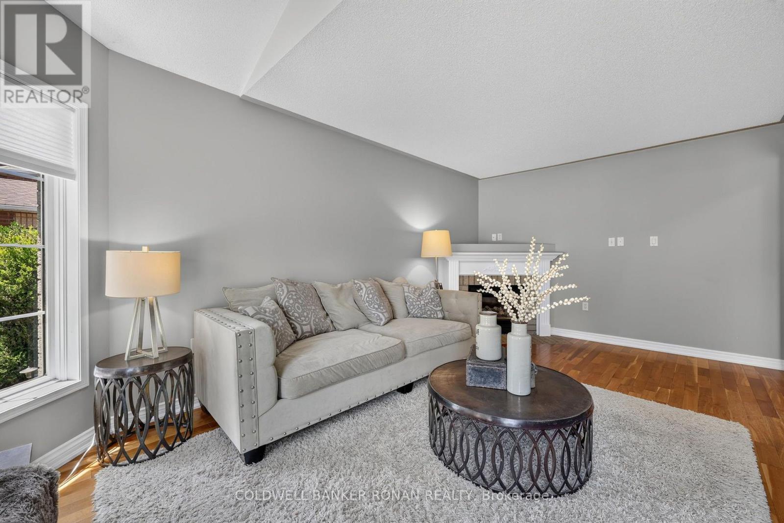 61 DARLING CRESCENT - 12