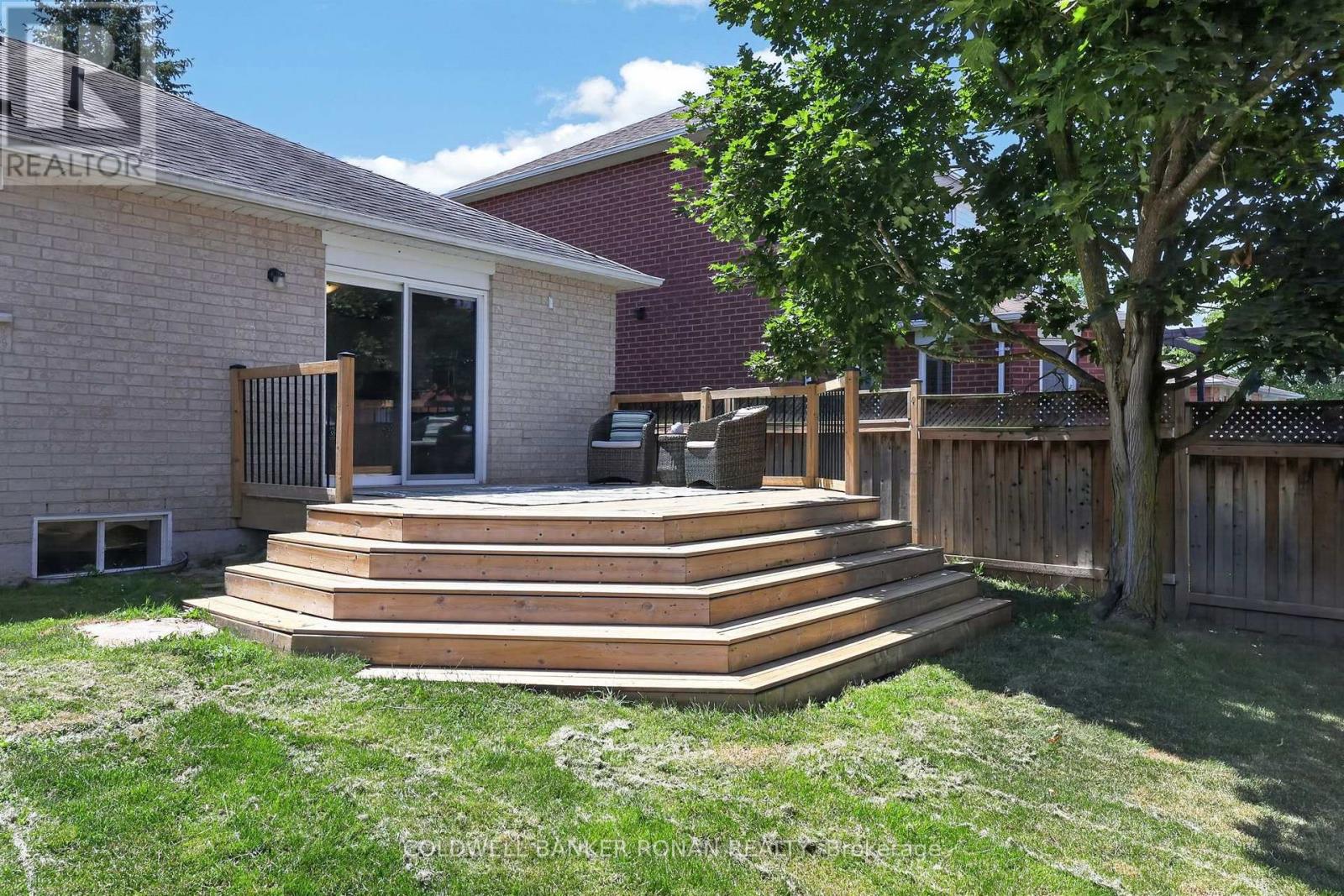 61 DARLING CRESCENT - 36
