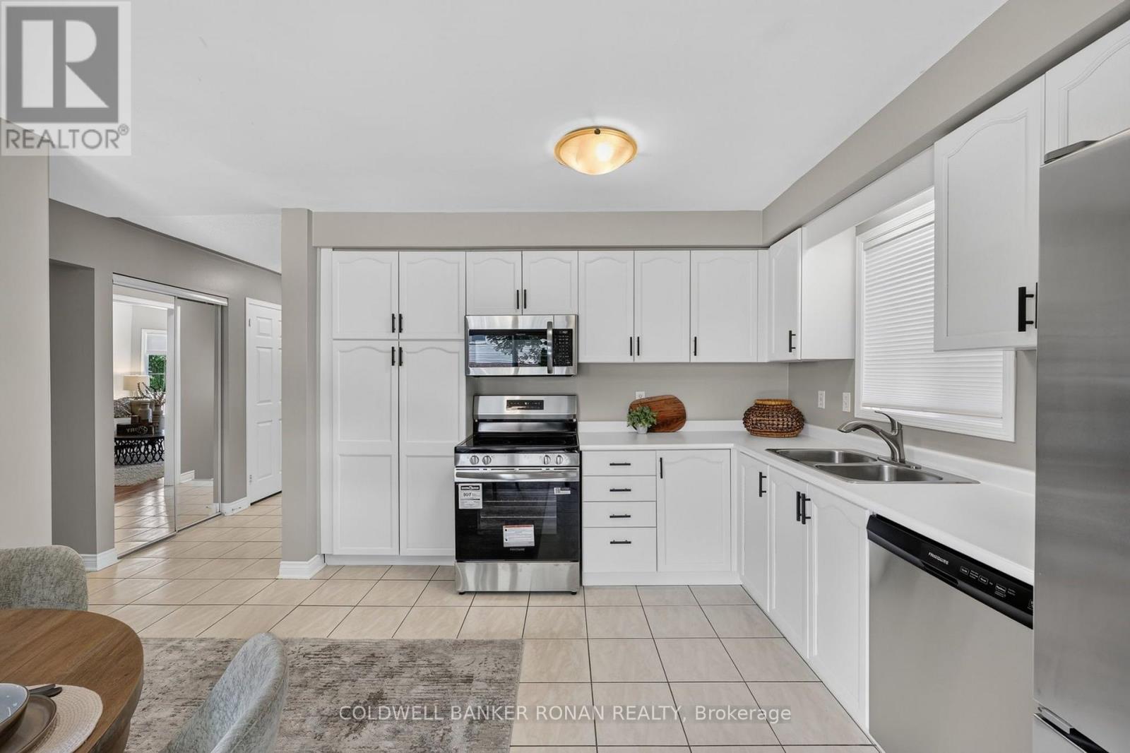 61 DARLING CRESCENT - 6