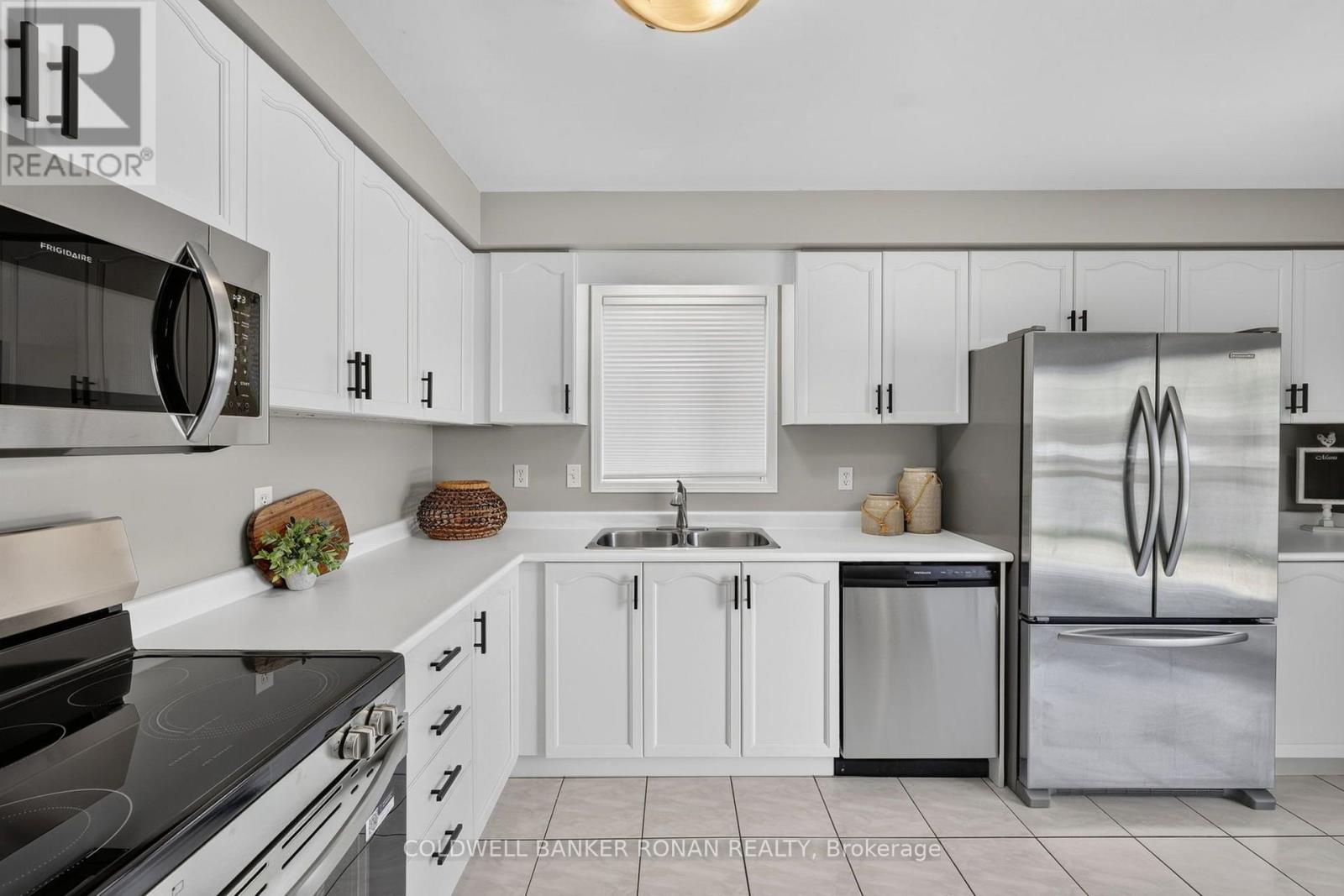 61 DARLING CRESCENT - 7