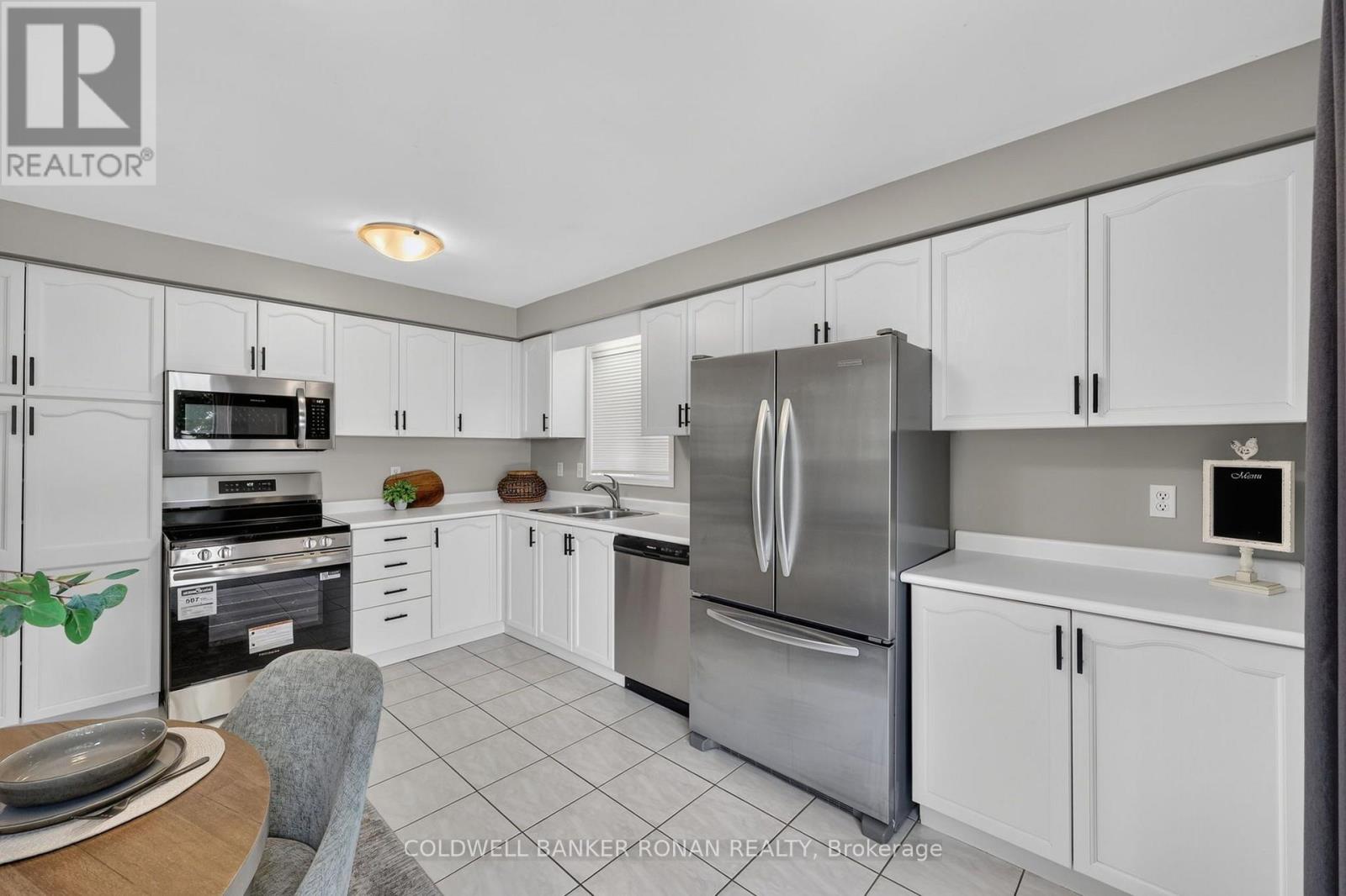 61 DARLING CRESCENT - 8