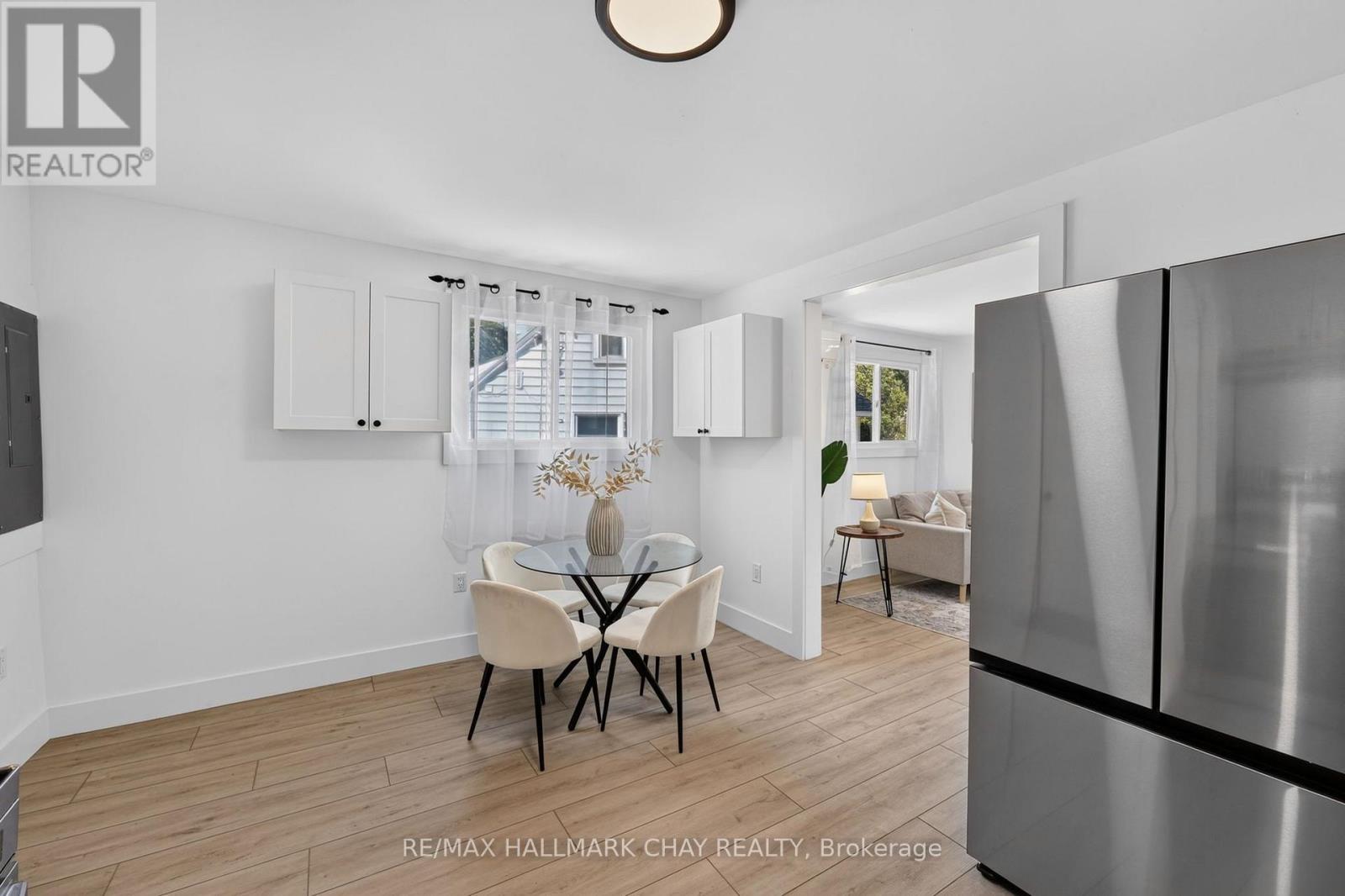 7 VICTORY CRESCENT - 18