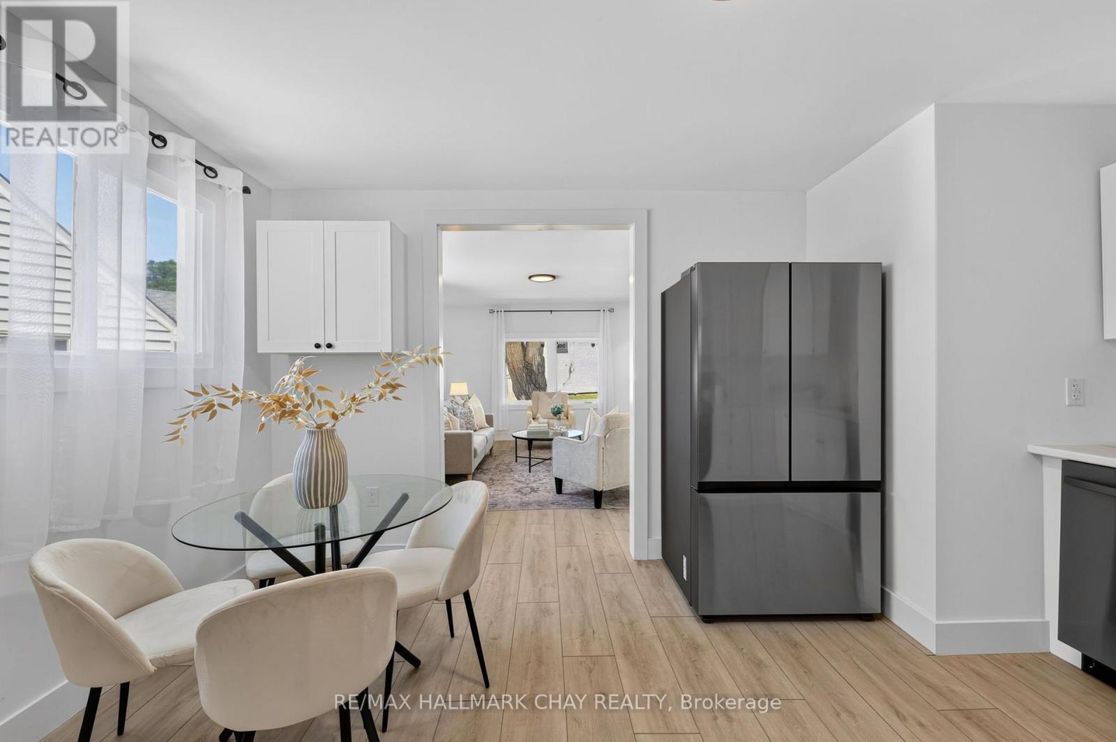 7 VICTORY CRESCENT - 21