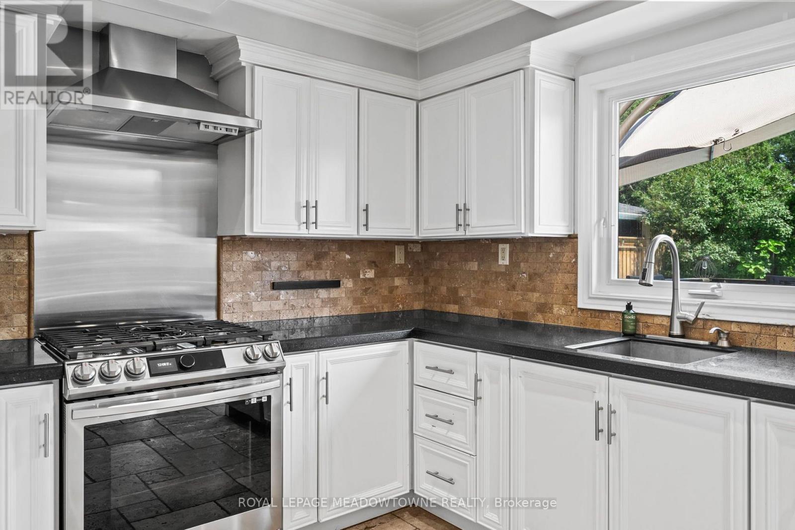 608 MOORELANDS CRESCENT - Image 18