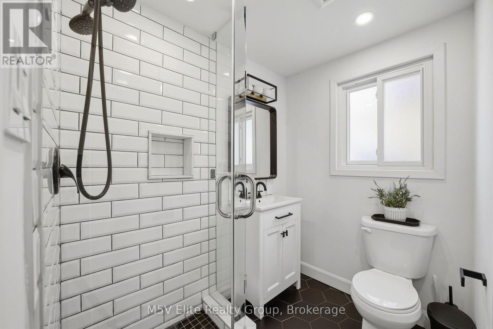 1171 GRIPSHOLM ROAD - Image 32