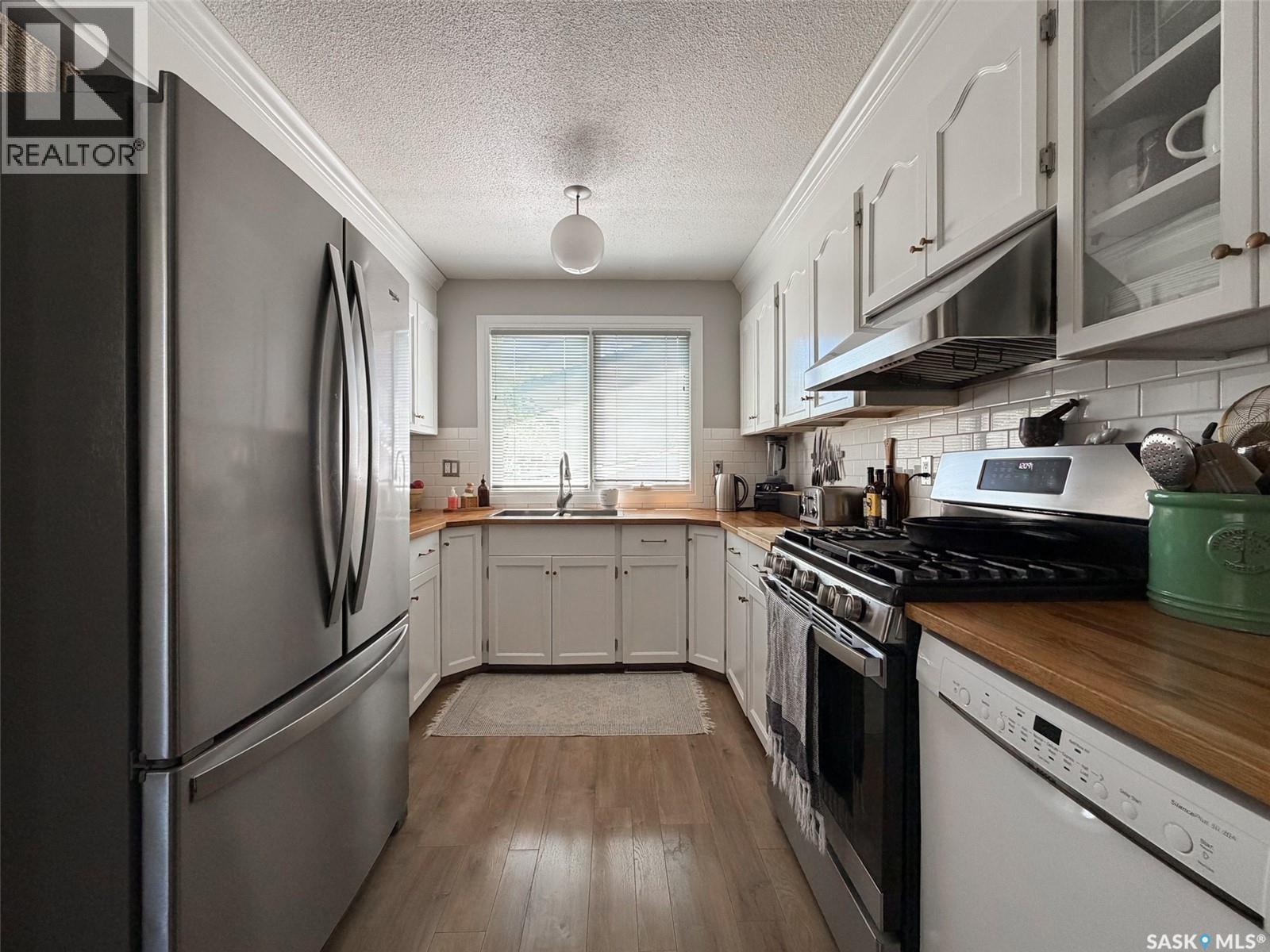 386 4th STREET E - Image 13