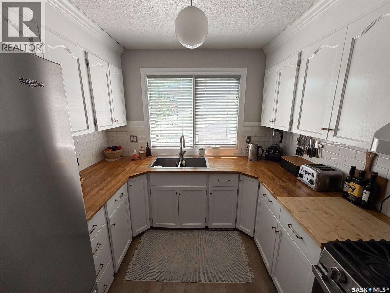 386 4th STREET E - Image 14