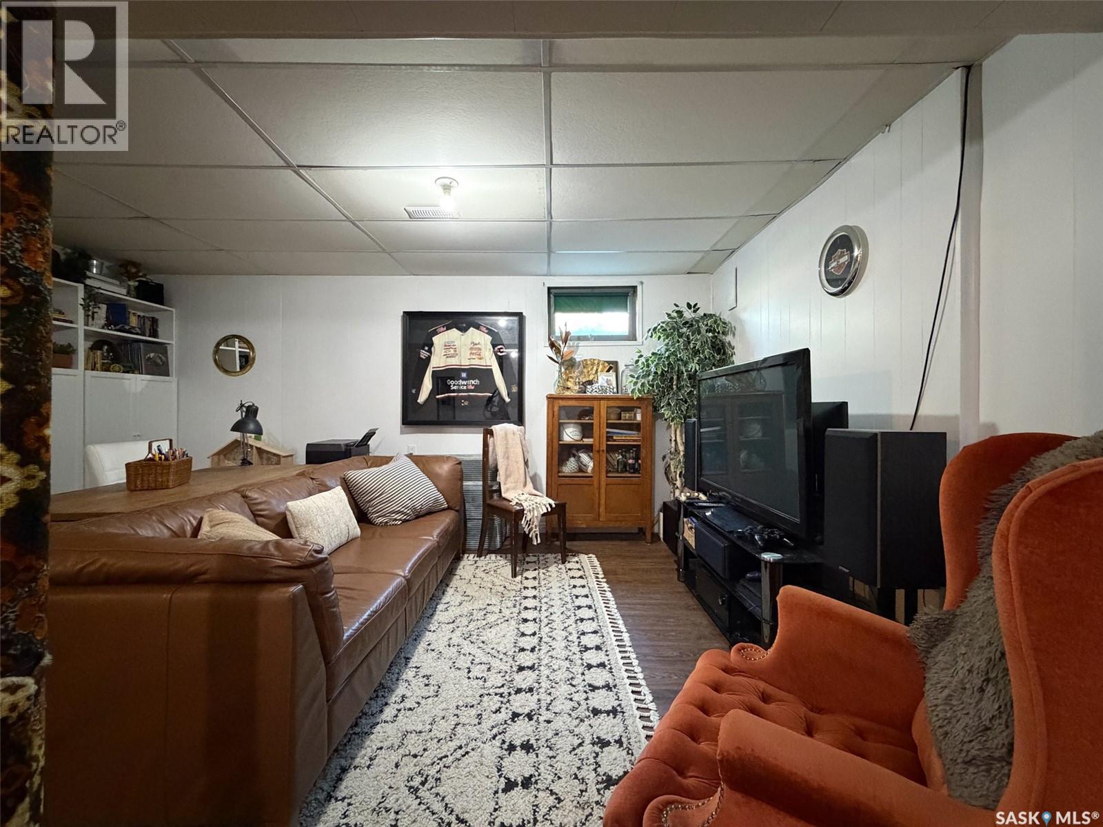 386 4th STREET E - Image 32