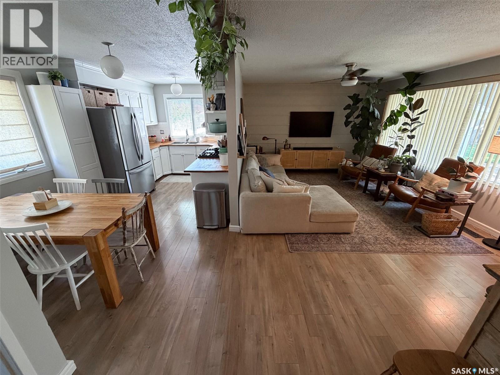386 4th STREET E - Image 8