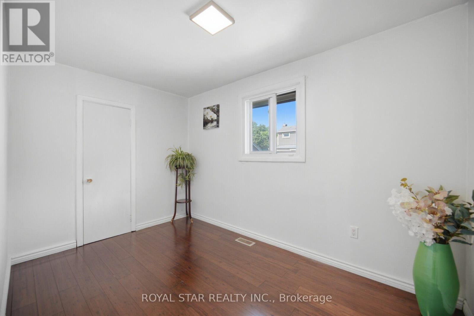 147 GRACE AVENUE - 22