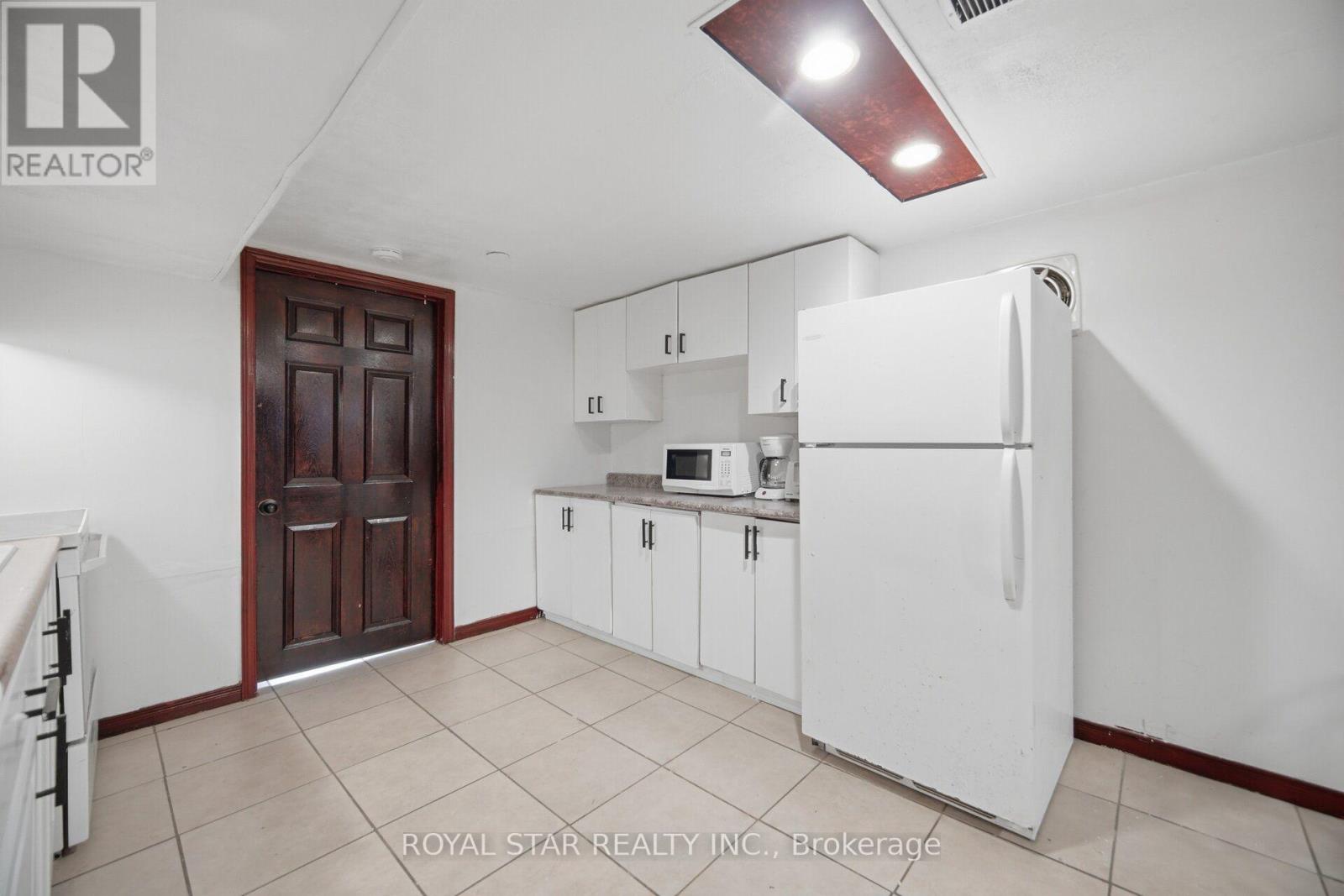 147 GRACE AVENUE - 29