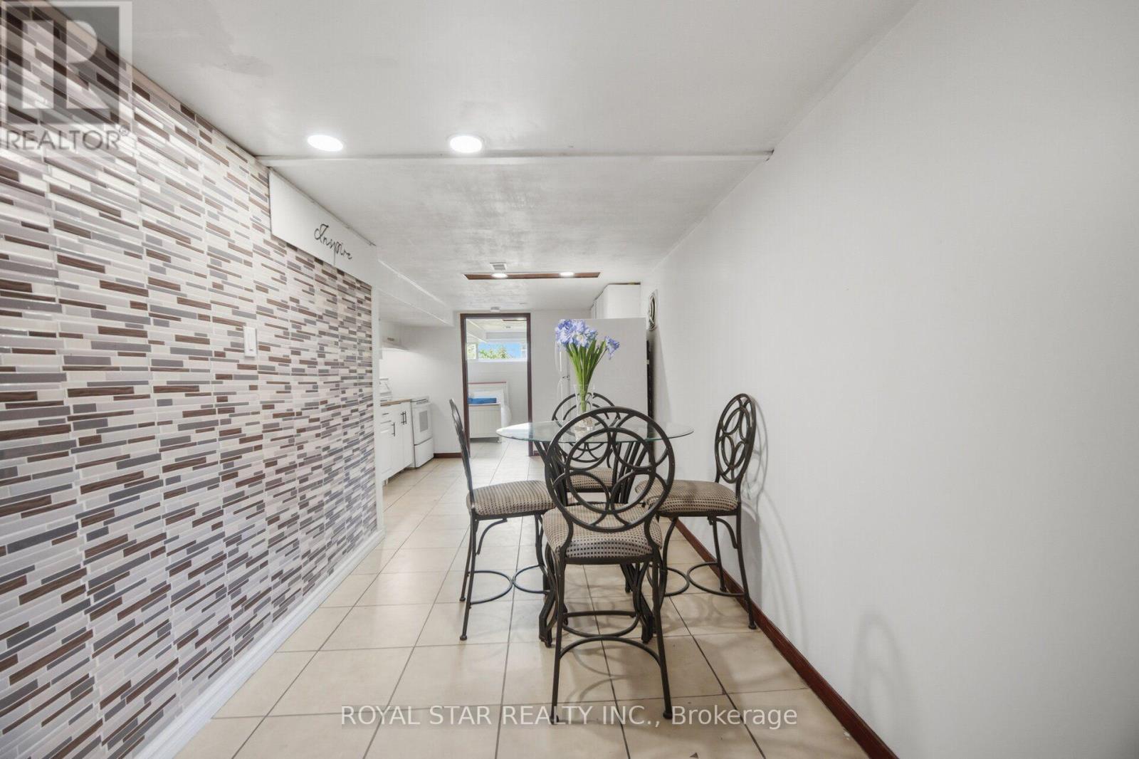 147 GRACE AVENUE - 34