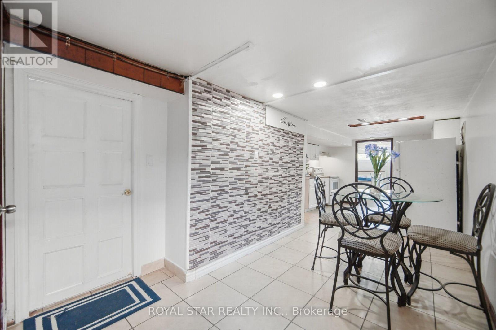 147 GRACE AVENUE - 35