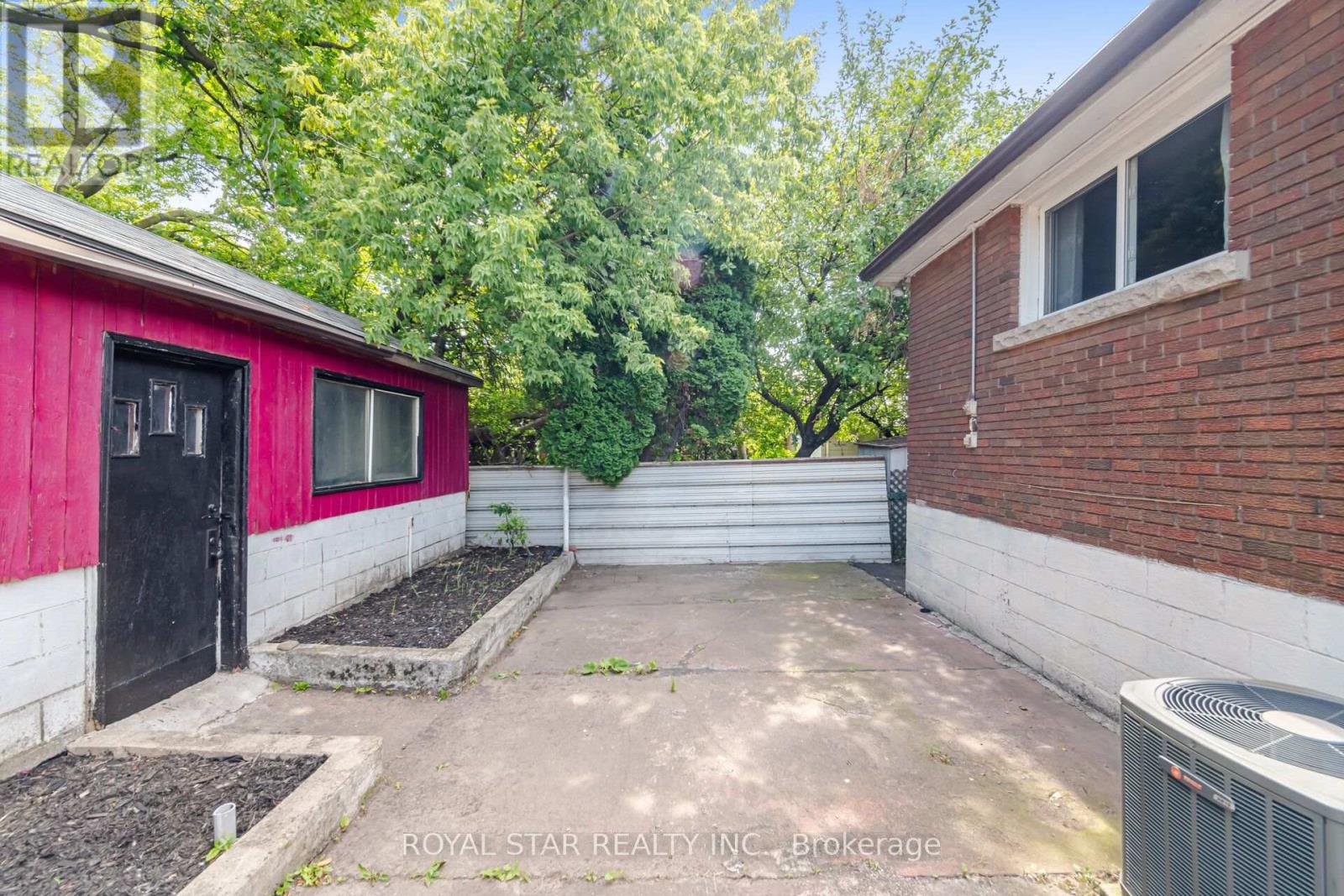 147 GRACE AVENUE - 48