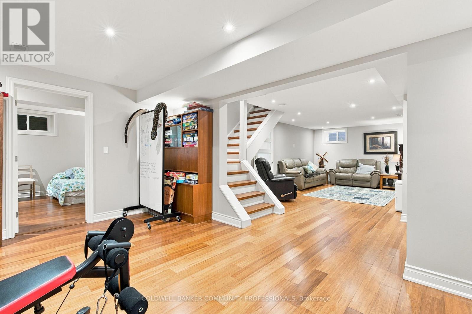 7 APEX COURT - Image 32