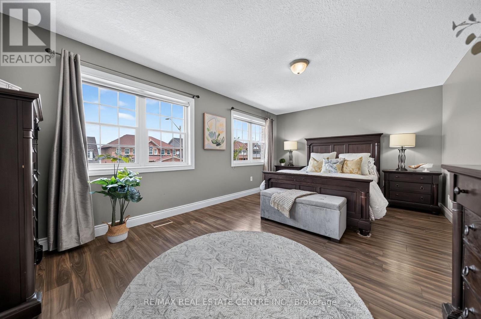 72 SWIFT CRESCENT - Image 24