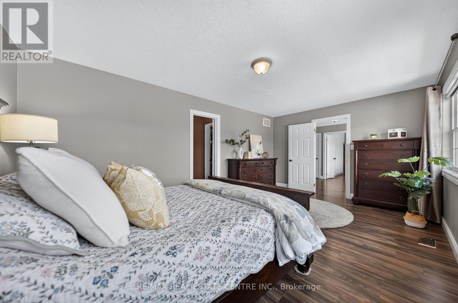 72 SWIFT CRESCENT - Image 25