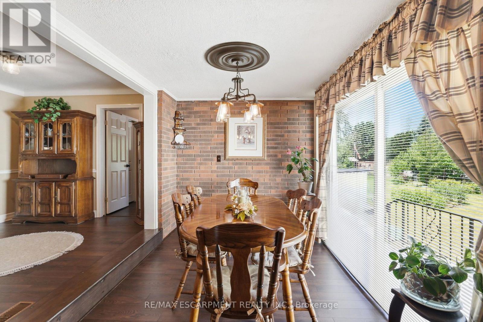 2A VALLEY ROAD - 13