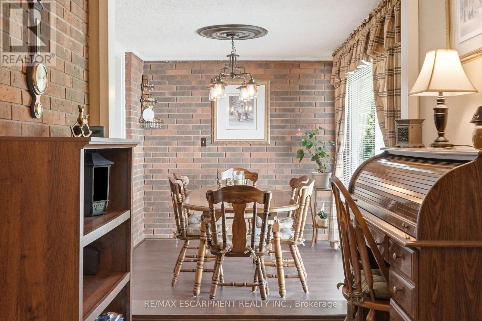 2A VALLEY ROAD - 14