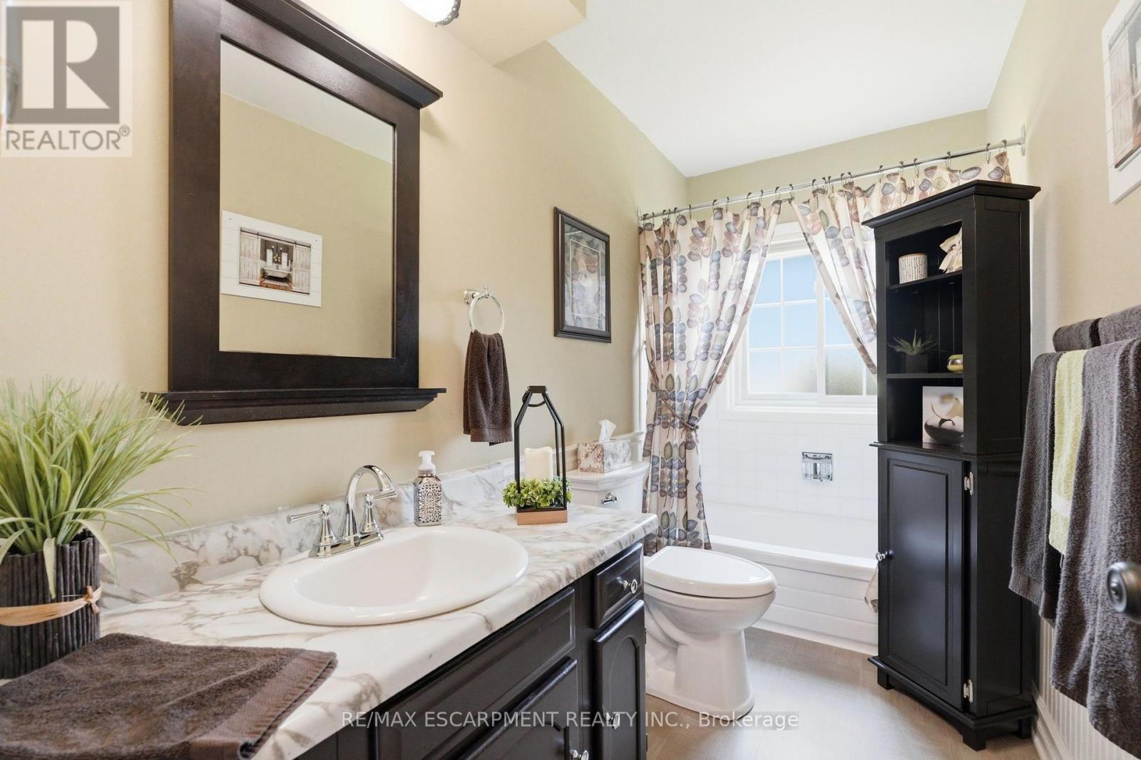 2A VALLEY ROAD - 26