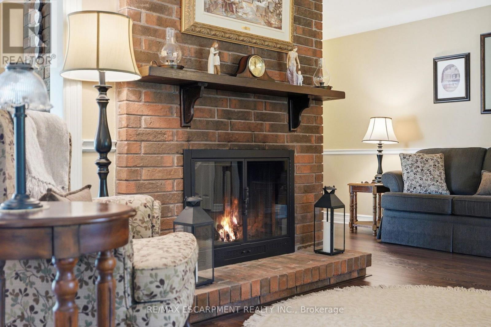 2A VALLEY ROAD - 8